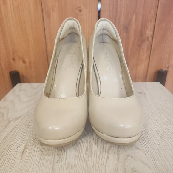 Taupe heels - Picture 2 of 7